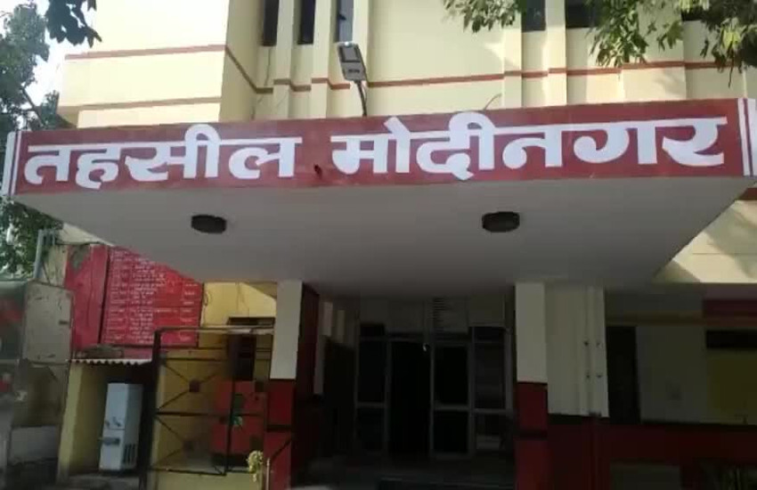 लेखपाल का कारनामा, जीवित किसान को मृतक दिखा किसी अन्य के नाम दर्ज कर दी कृषि भूमि